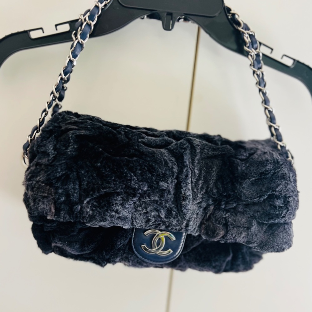 Authentic Chanel - Lapin Rabbit Fur and Leather Classic Single Flap Handbag - Picture 2 of 16